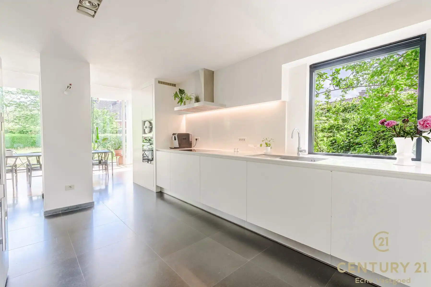 Centraal gelegen karaktervolle woning met 4slpk en tuin foto 15