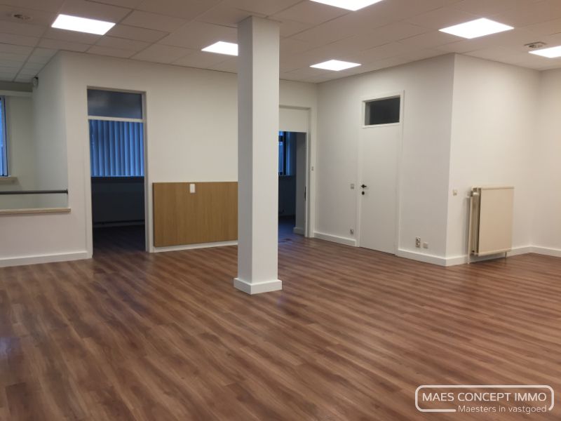 Kantoor van 180 m² te huur in Anzegem op toplocatie foto 6