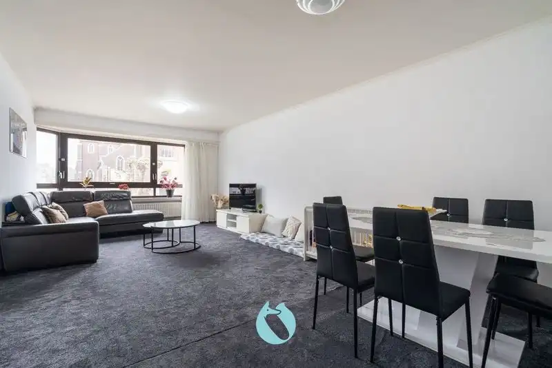 Gelegen aan de levendige Grote Markt van Zelzate foto 4