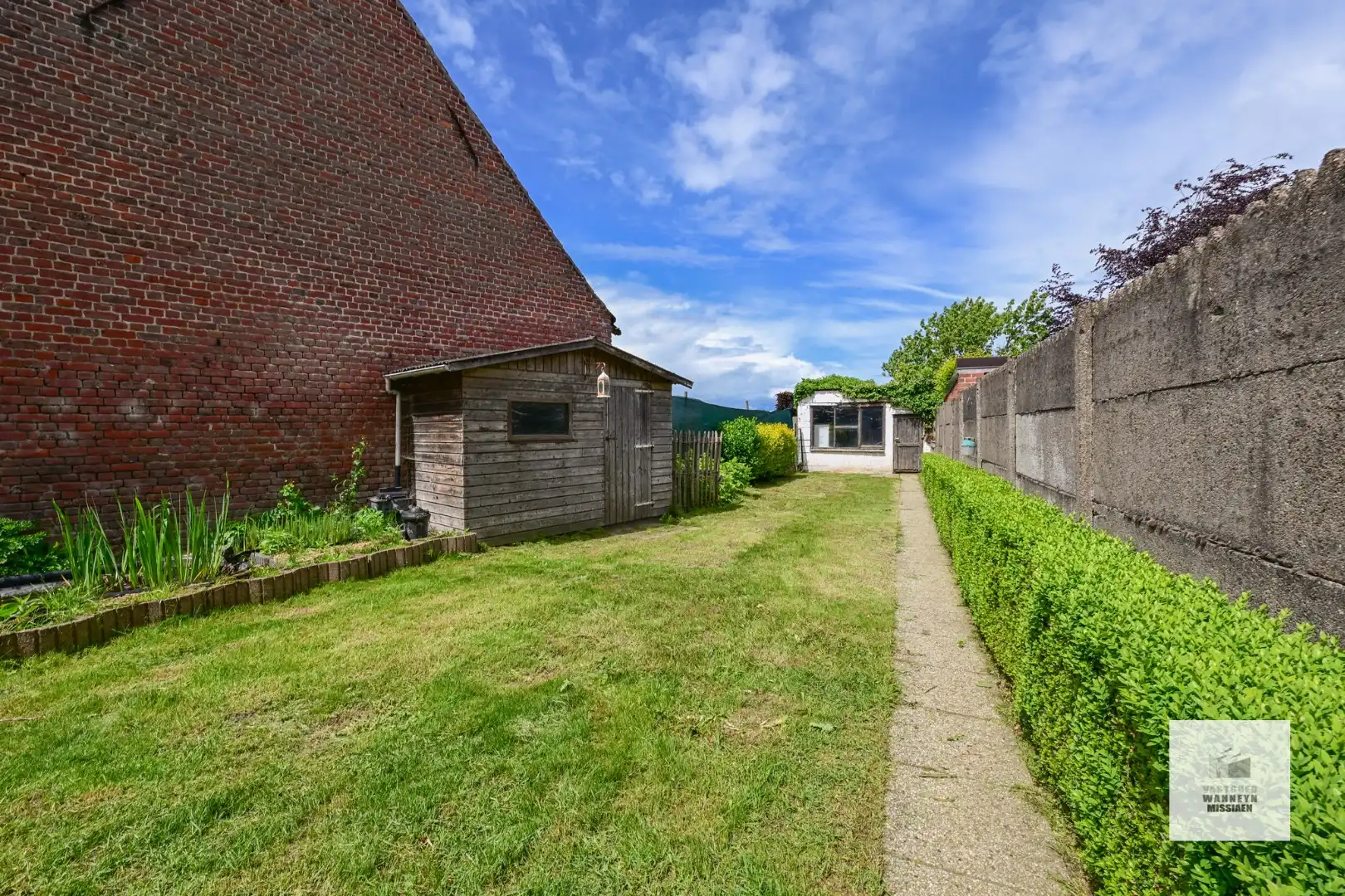 Gerenoveerde rijwoning met 3 slpk, tuin en garage in Zwevezele foto 23