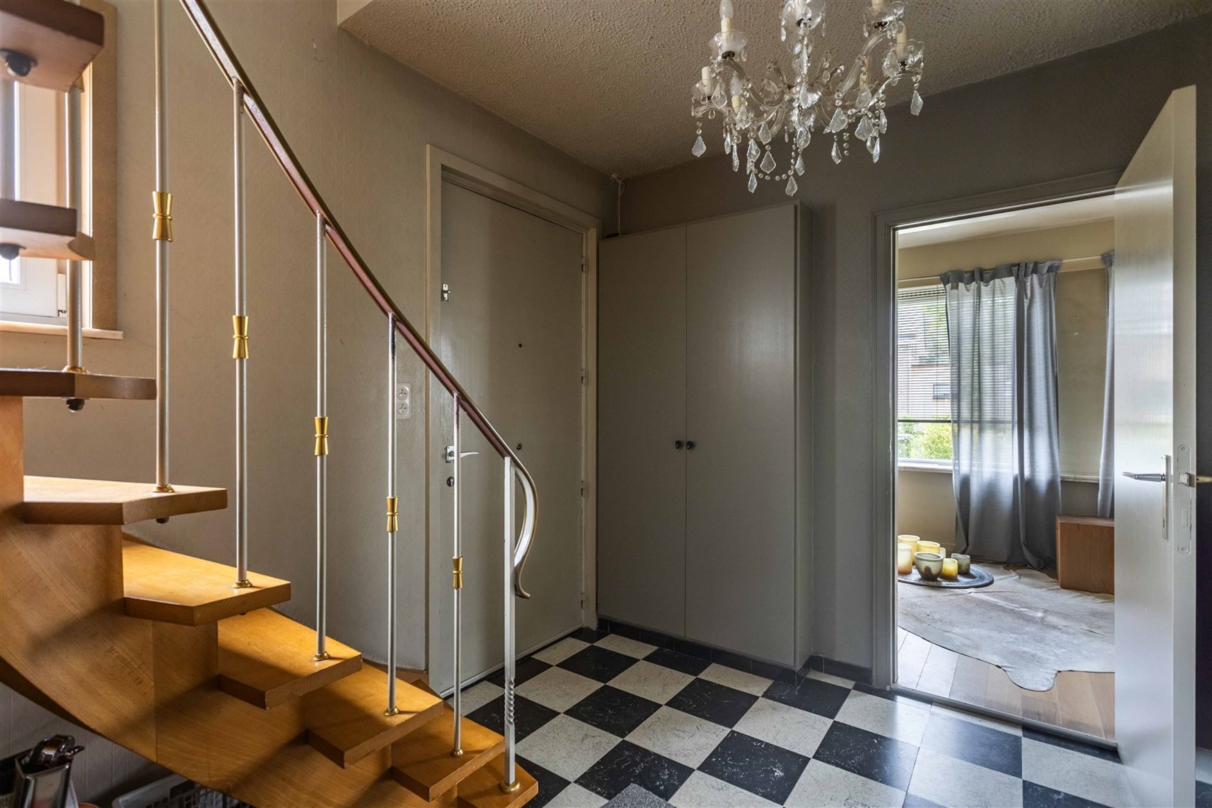 Charmante halfopen woning met tuin en garage te Drongen. foto 4