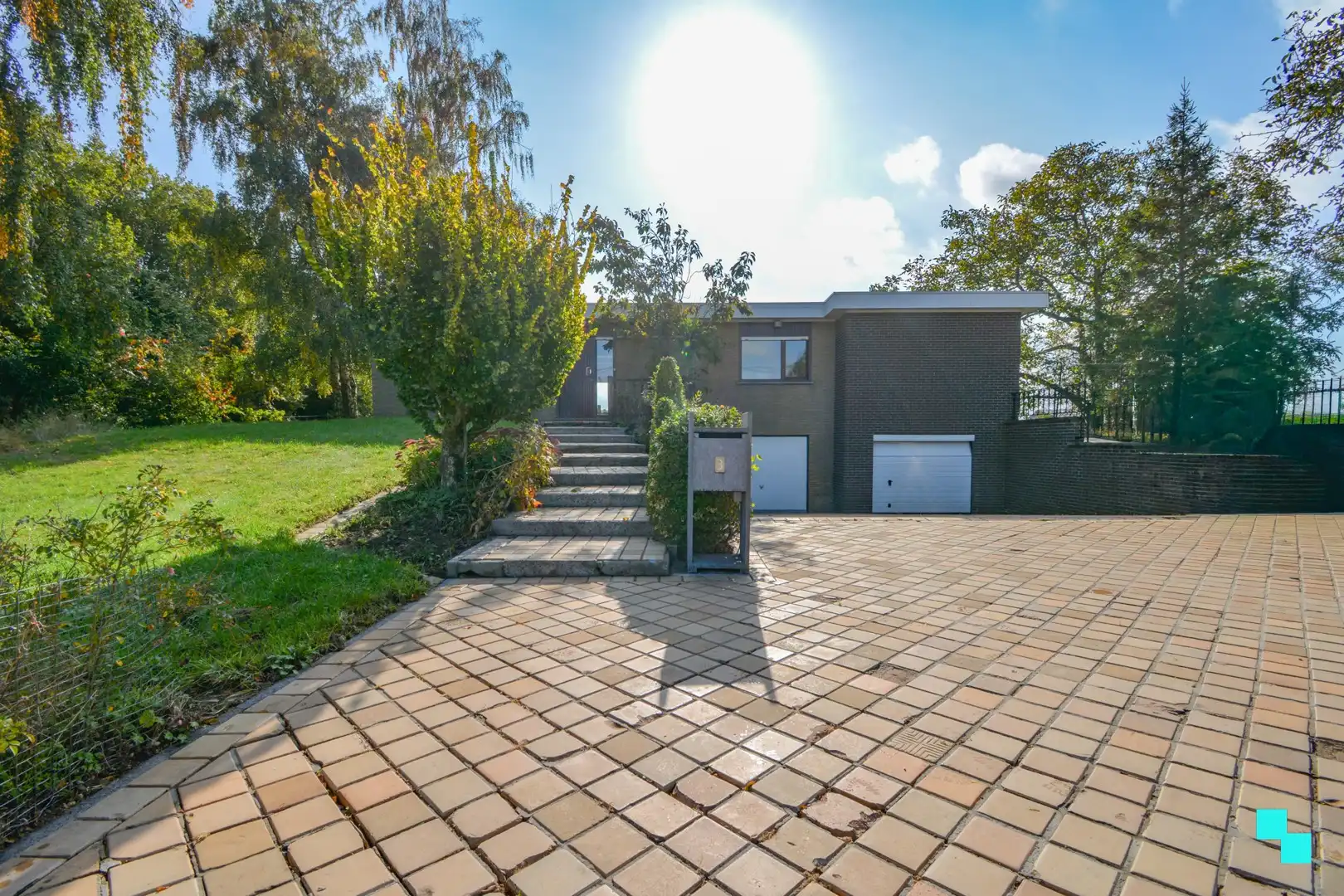 Aantrekkelijke, te renoveren woning op 11.575 m² te Roeselare foto 3