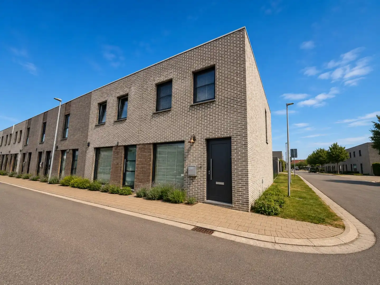 Recente woning met 3 slks, carport, tuin,... foto {{pictureIndex}}