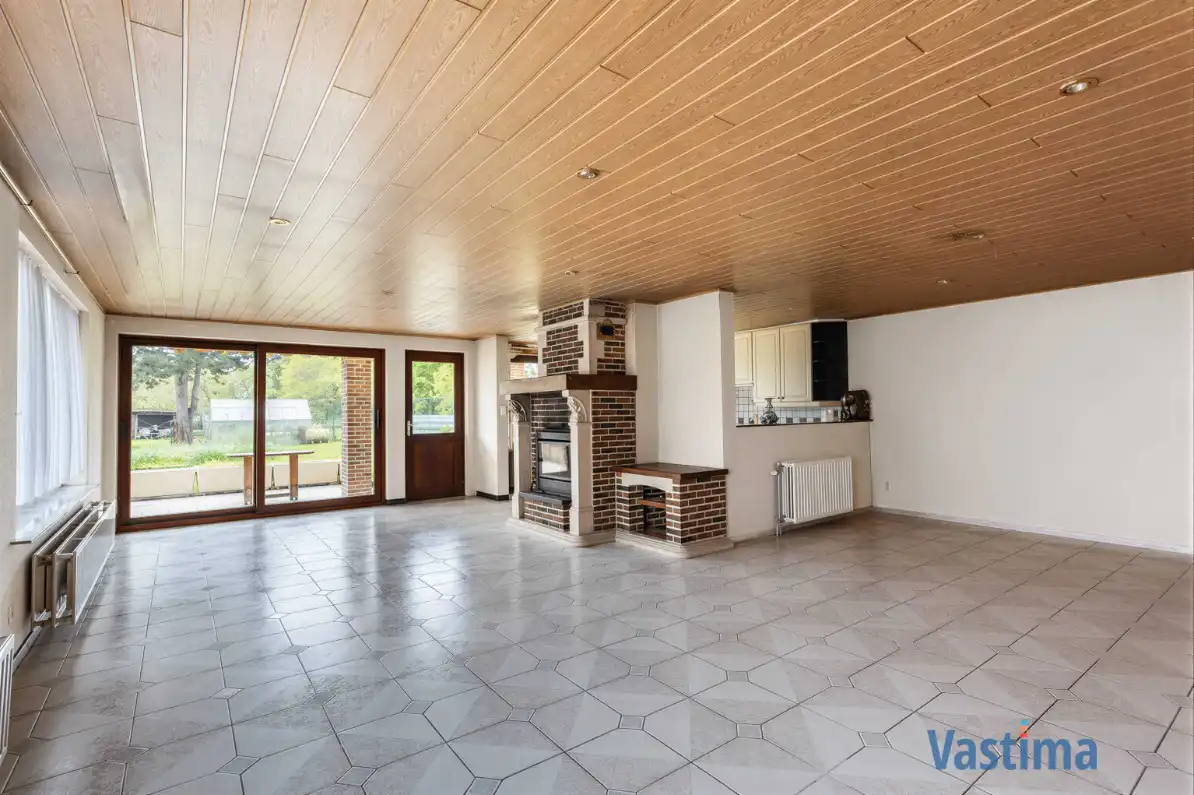 Ruime halfopen bungalow met grote kelder, 3 slaapkamers en zonnige tuin foto 9