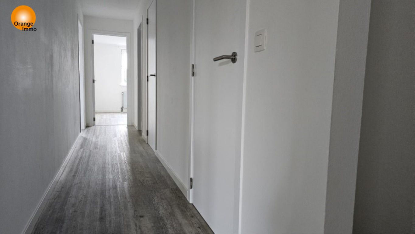 Vernieuwd appartement met 2 slaapkamers in het centrum van Maasmechelen. foto 2