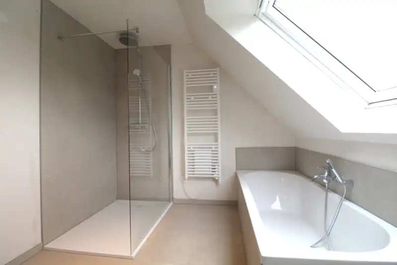 Nieuwe halfopen woning met 3 slaapkamers foto 6
