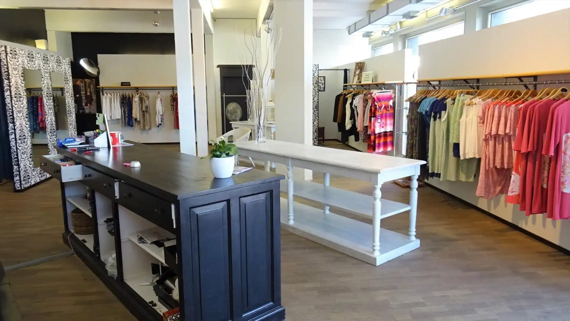 Zeer goed gelegen commerciële ruimte van ca. 129m² foto 4