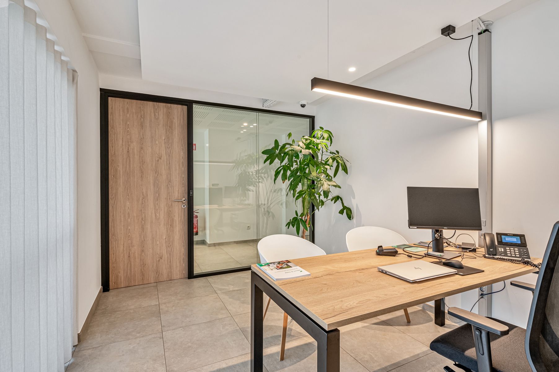 Moderne en zichtbare kantoorruimte op toplocatie foto 20