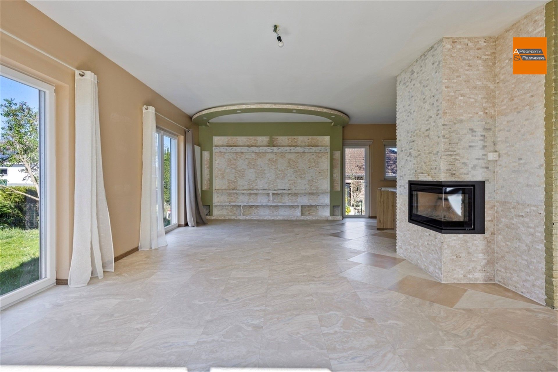 Ruime gerenoveerde villa met 4 slaapkmaers in residentiele wijk foto 7