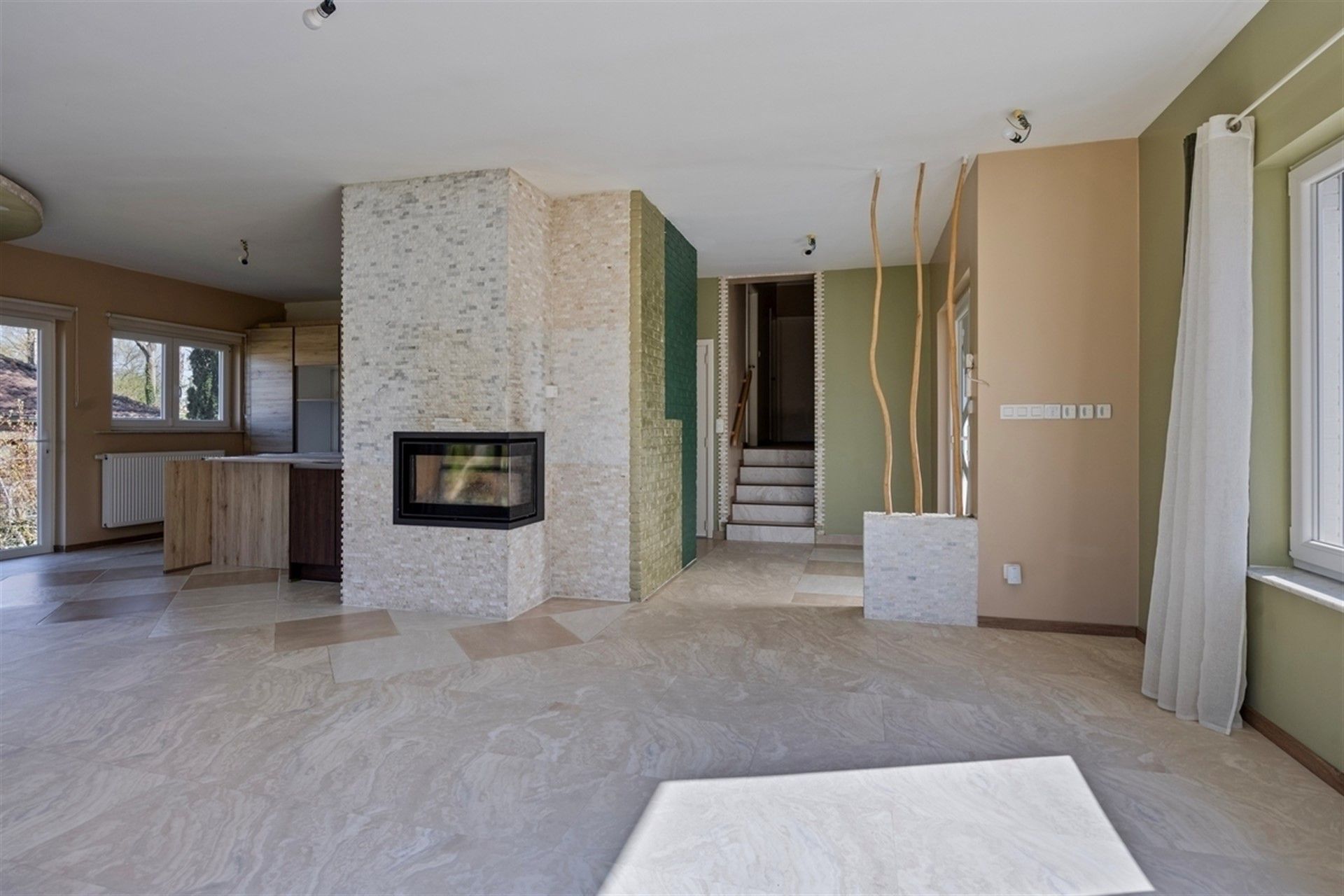 Ruime gerenoveerde villa met 4 slaapkmaers in residentiele wijk foto 7