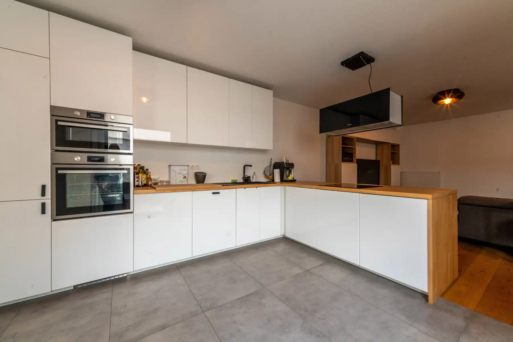 Instapklare, ruime gezinswoning met 5 slaapkamers en praktijkruimte te Boom. foto 5