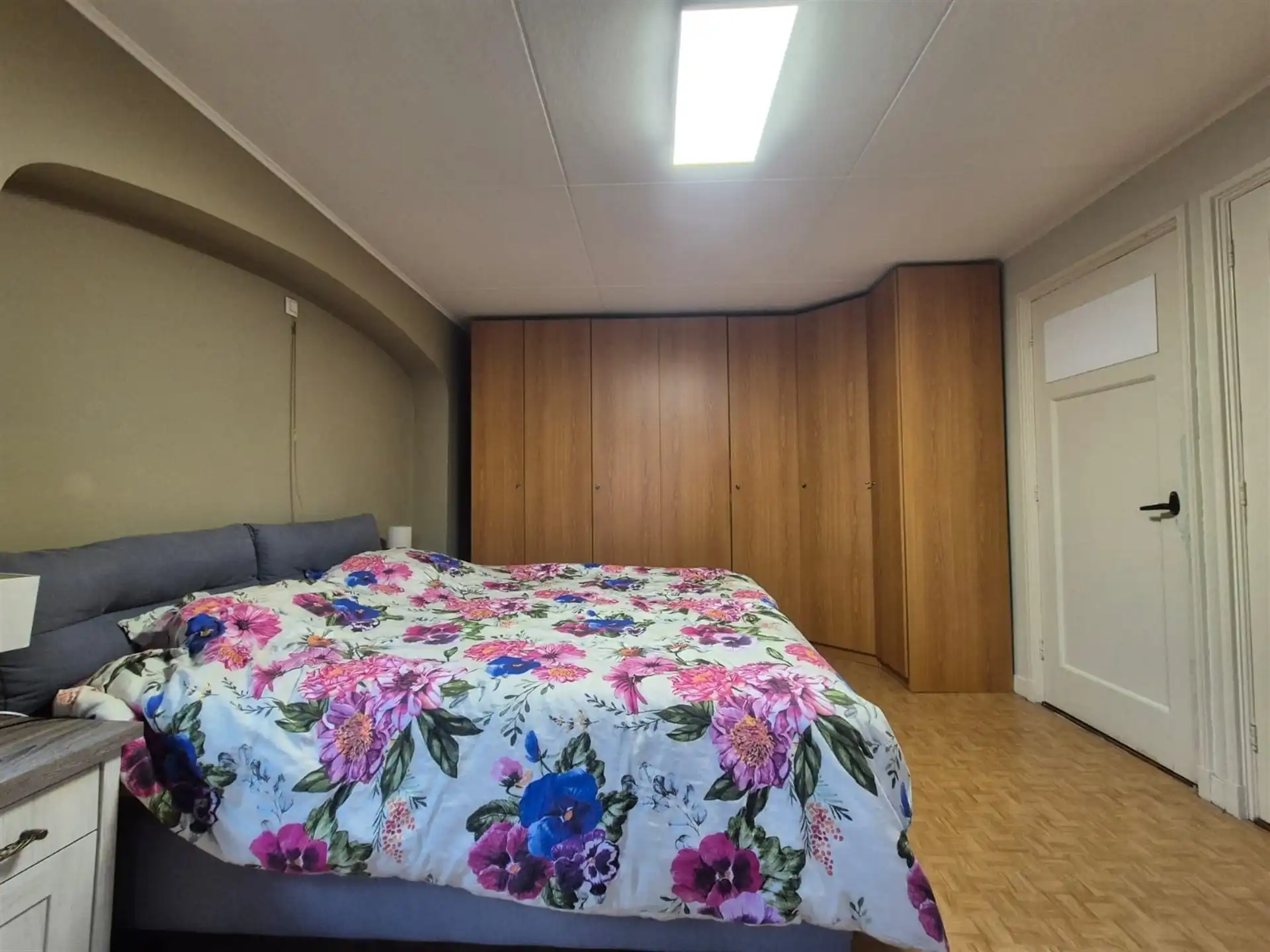 Ruime woning met 3 slaapkamers gelegen in een groene omgeving. foto 18