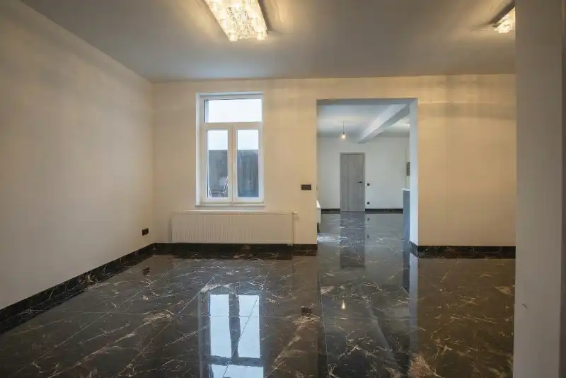 Centrum Izegem - Gelijkvloer appartement met garage en hobbyruimte foto 4