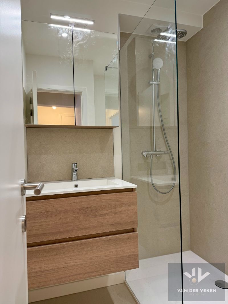 Prachtig volledig gerenoveerd 2-SLPK appartement foto 12