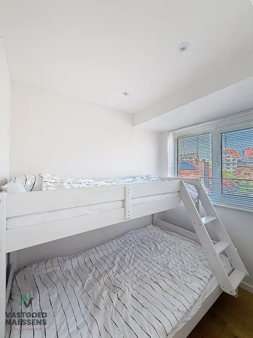 SCHITTEREND VERNIEUWDE STUDIO MET SLAAPHOEK VLAKBIJ ZEEDIJK  foto 7