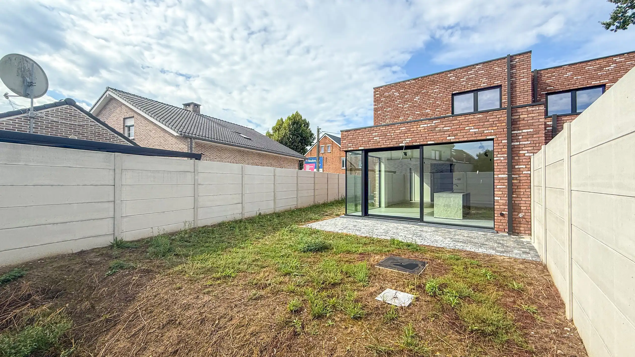 Kwalitatief afgewerkte nieuwbouwwoning op centrale ligging! foto 44
