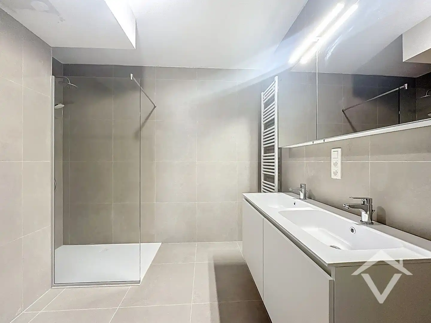 Nieuwbouwappartement met 2 slaapkamers en 2 terrassen in centrum Koekelare  foto 17