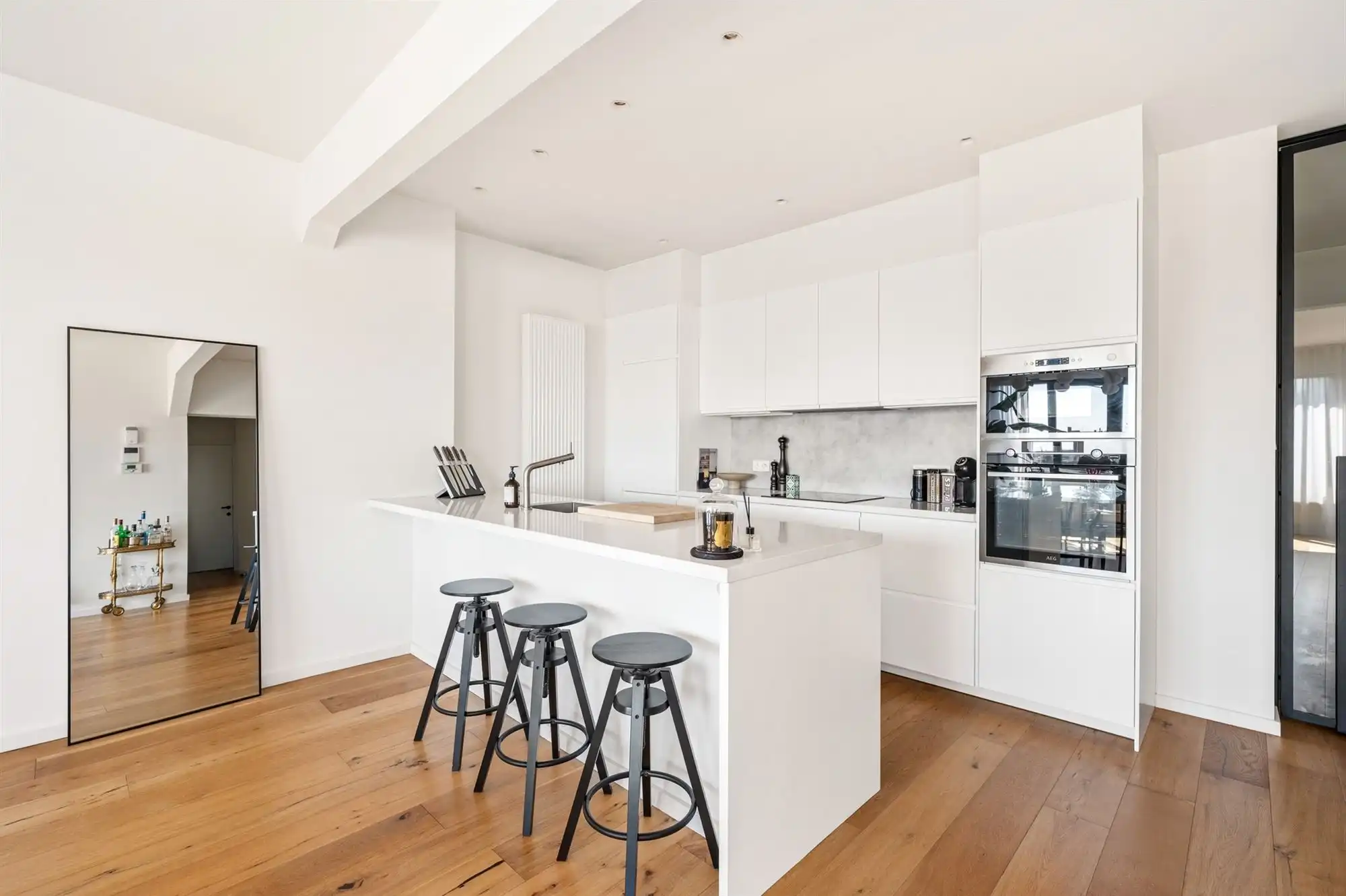 Ruim gemeubeld dakappartement met 3 slk's en terras foto 10