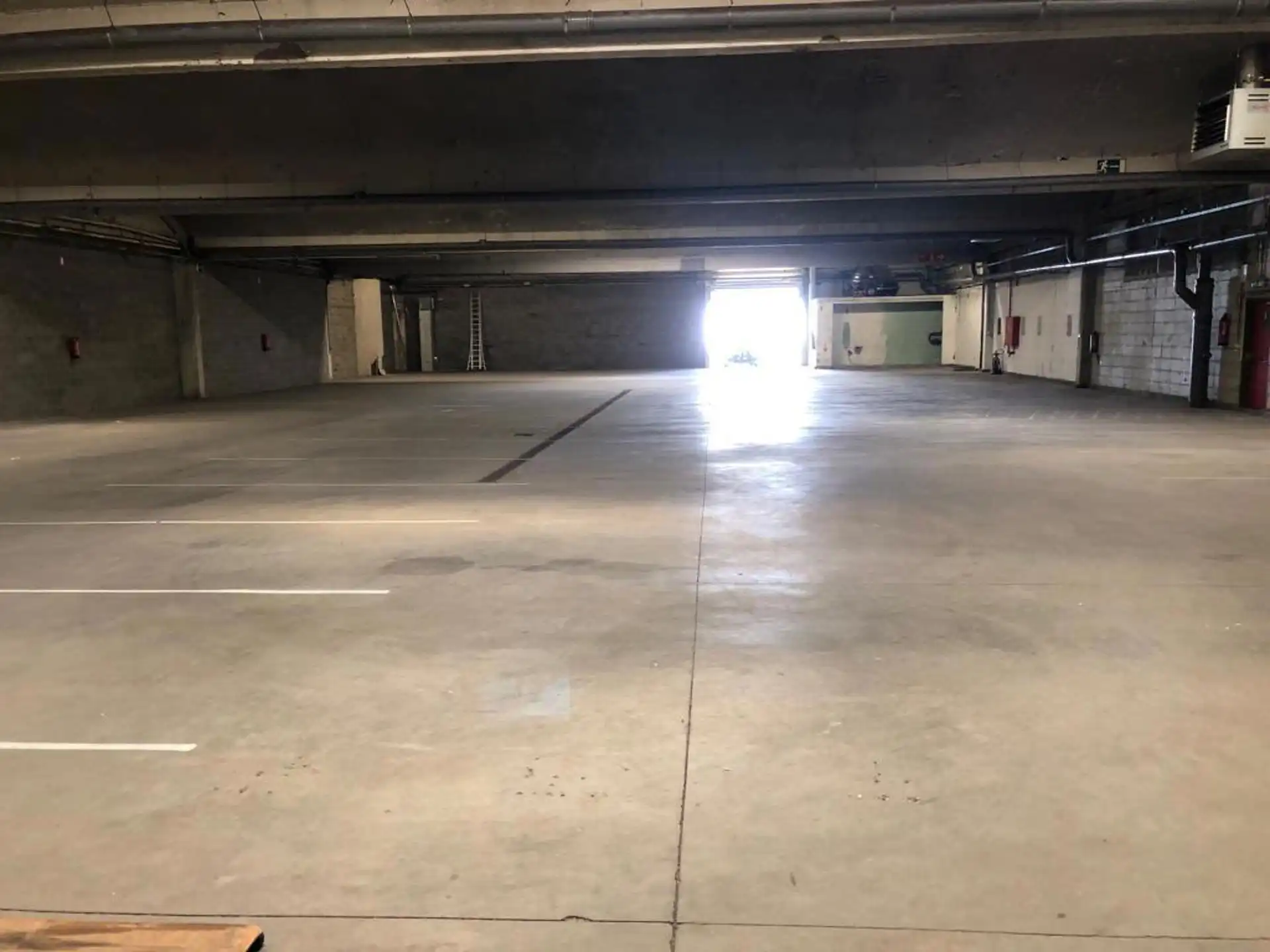 TE HUUR: magazijn 1.316m² foto 2