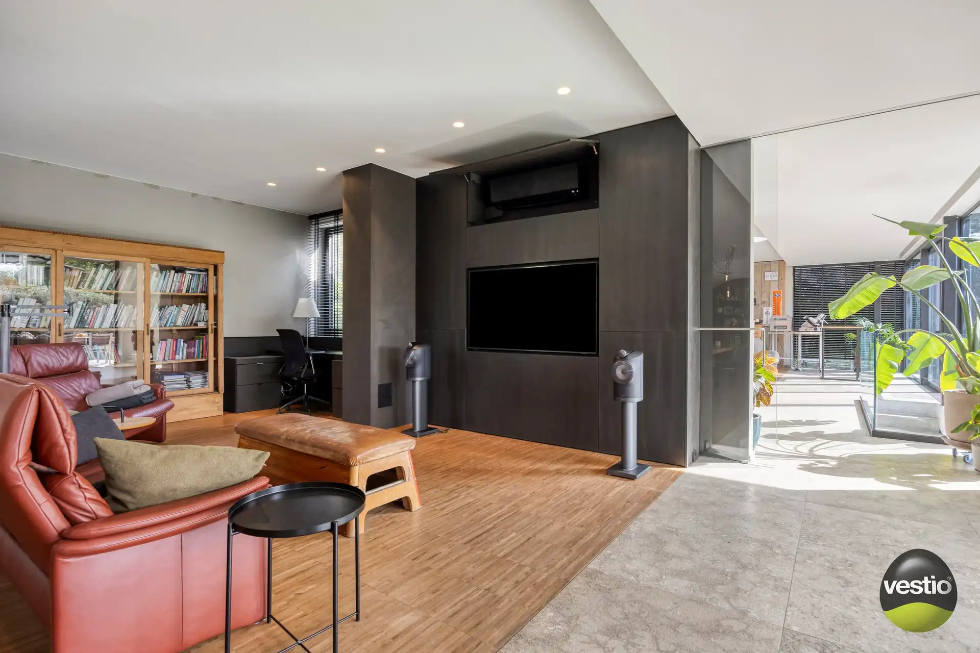 Moderne villa in de gegeerde Mombeekdreef – luxe, licht en rust op een toplocatie in Hasselt foto 5