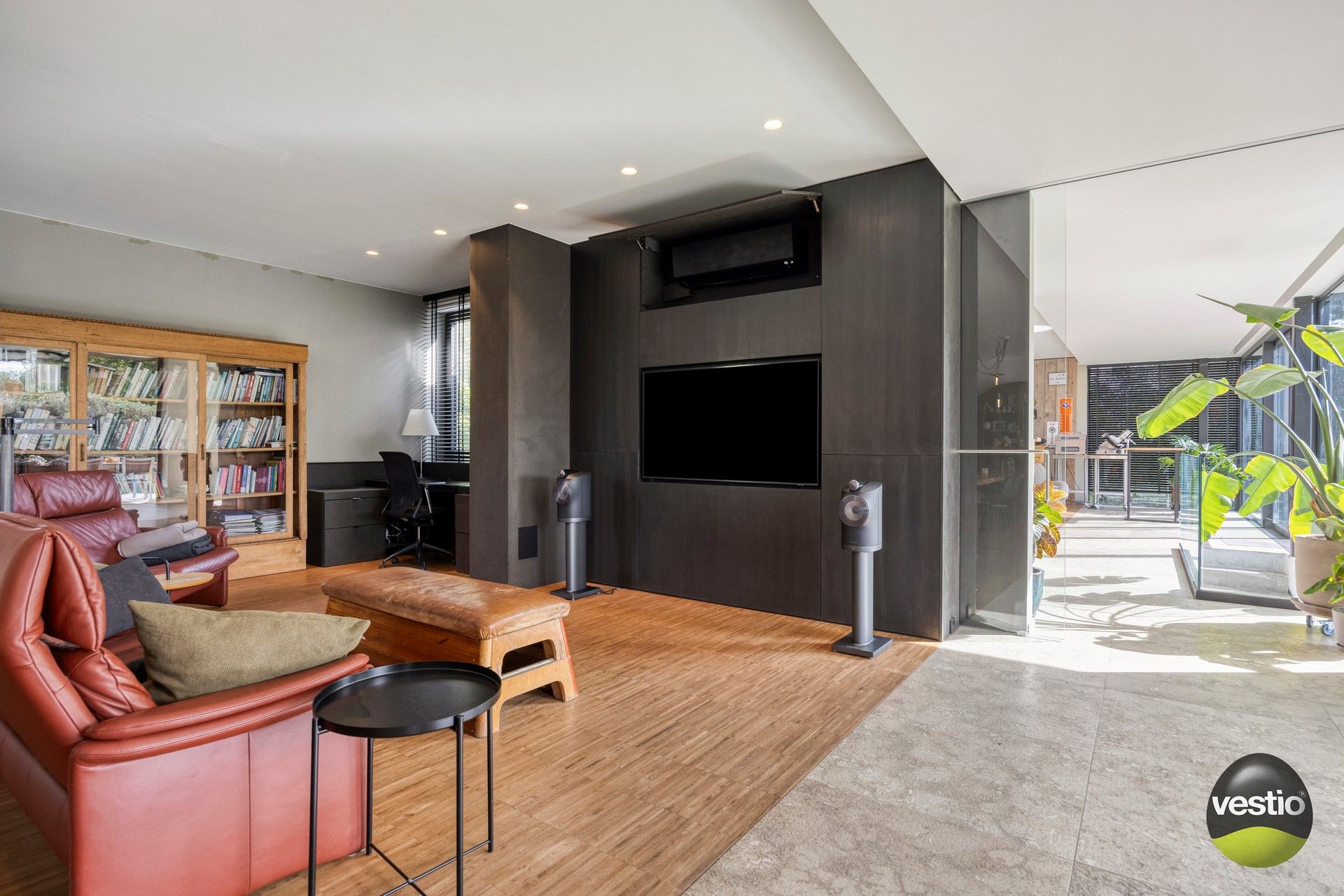 Moderne villa in de gegeerde Mombeekdreef – luxe, licht en rust op een toplocatie in Hasselt foto 5