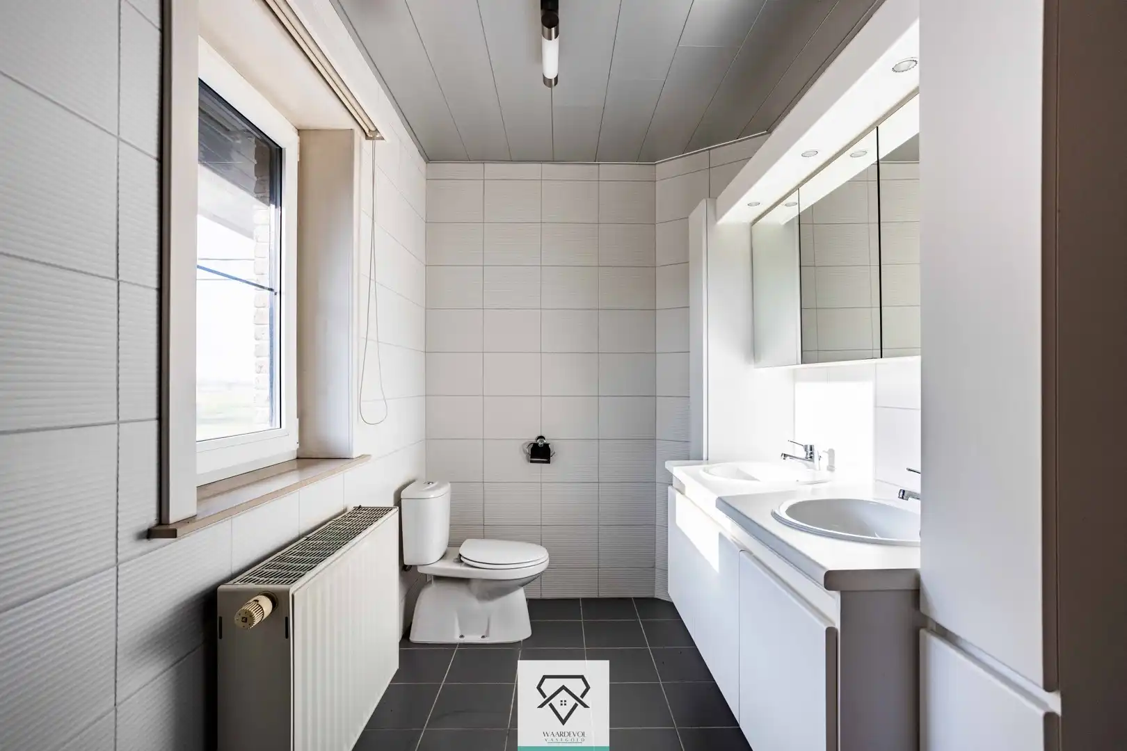 Moderne instapklare villa te koop met zonnige tuin foto 16