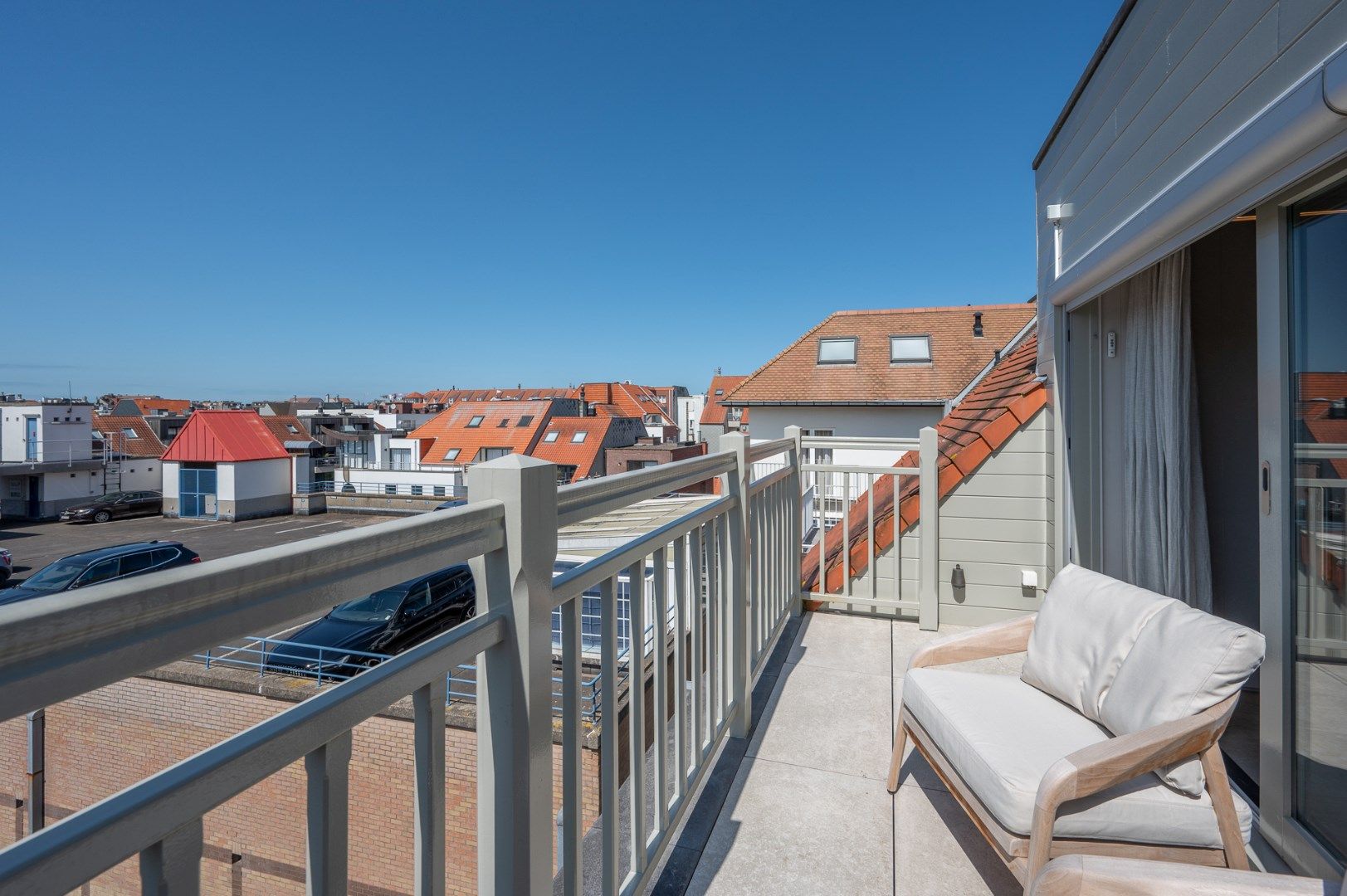 Luxueus gerenoveerd duplex dakappartement met mooie zonneterrassen gelegen in het centrum van Knokke. foto 5