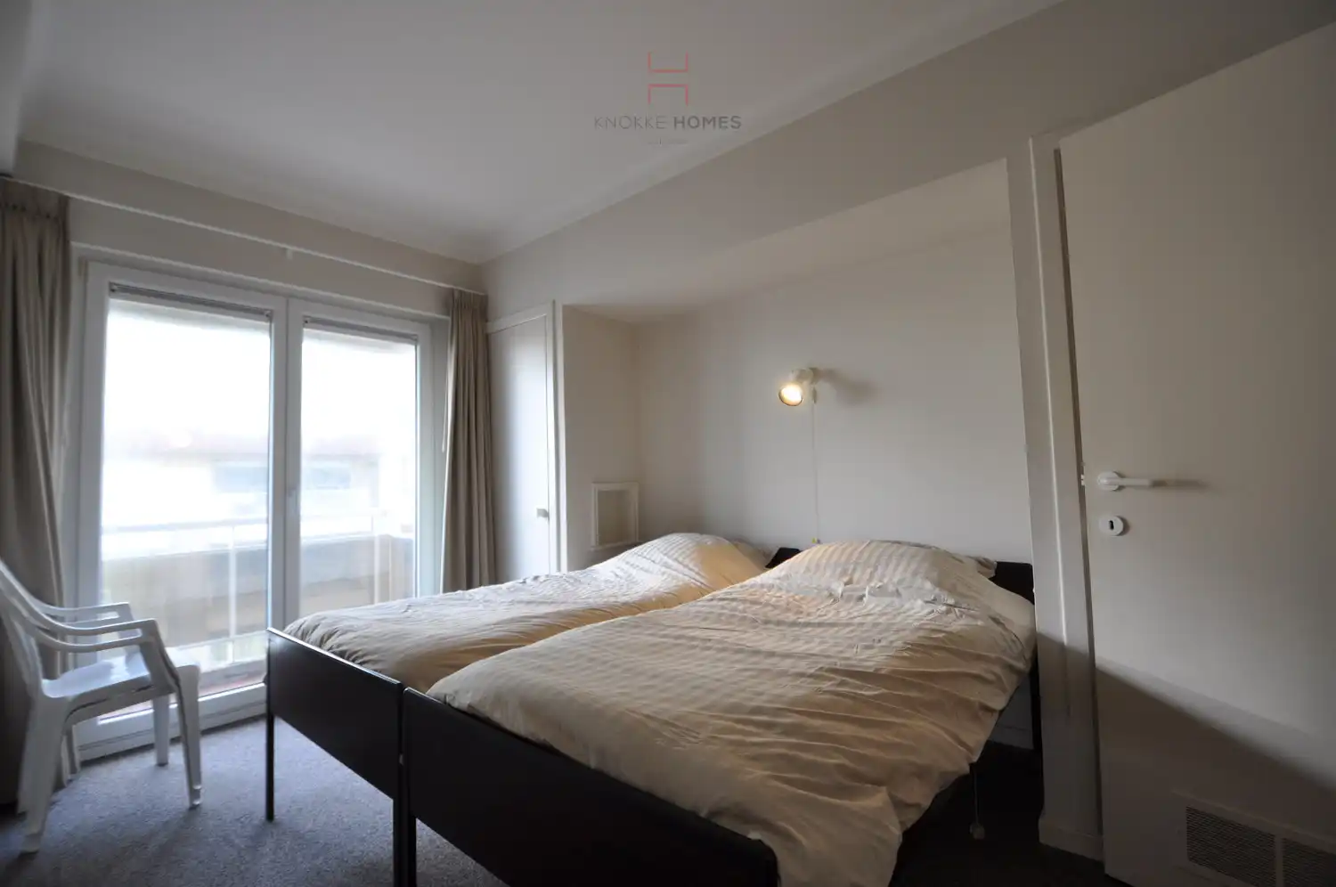 Gemeubeld twee-slaapkamer appartement met zijdelings zeezicht in een zijstraat van de zeedijk te Albertstrand foto 6