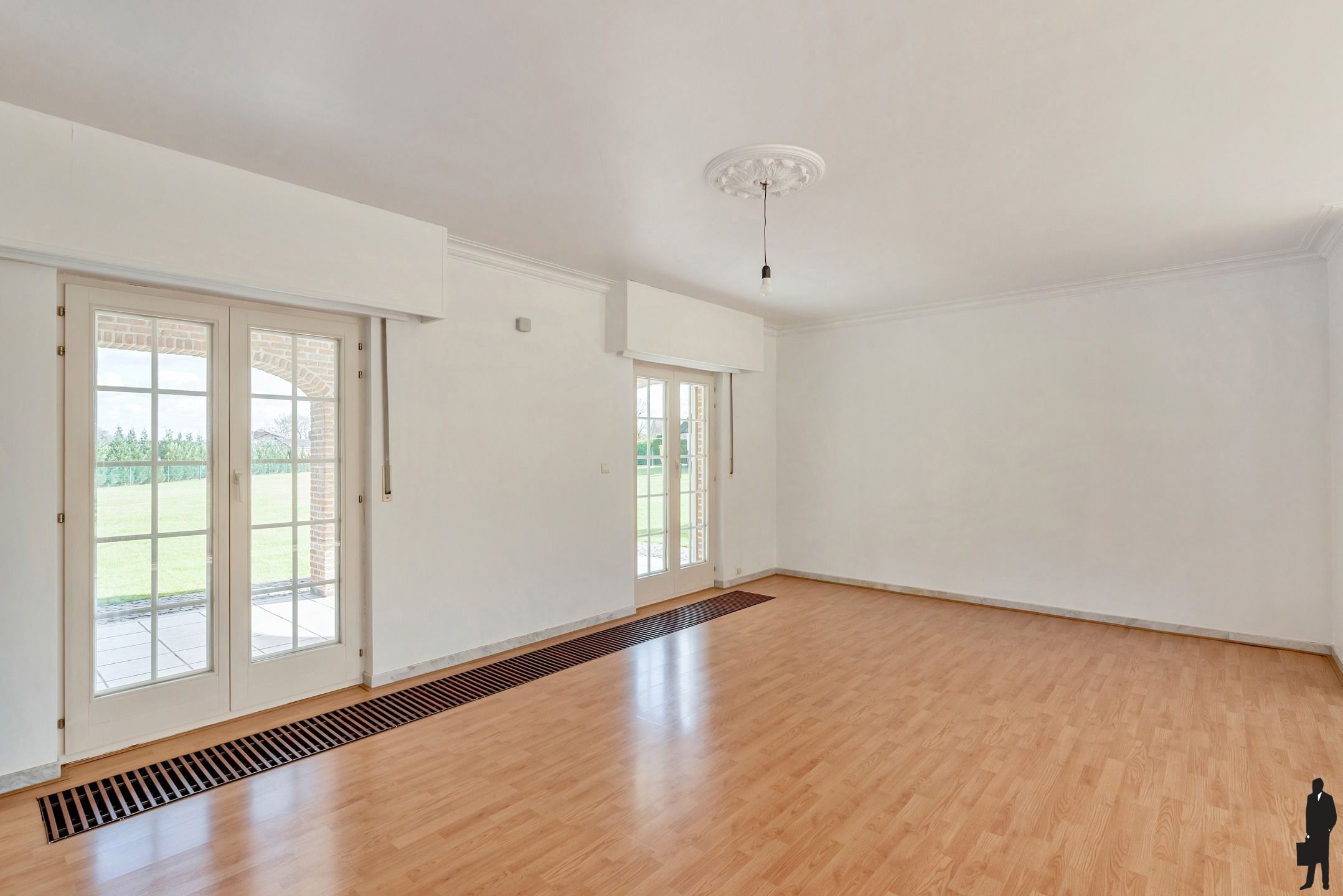 Riante villa met 4 slpk. op perceel van 2.543m²  foto 7