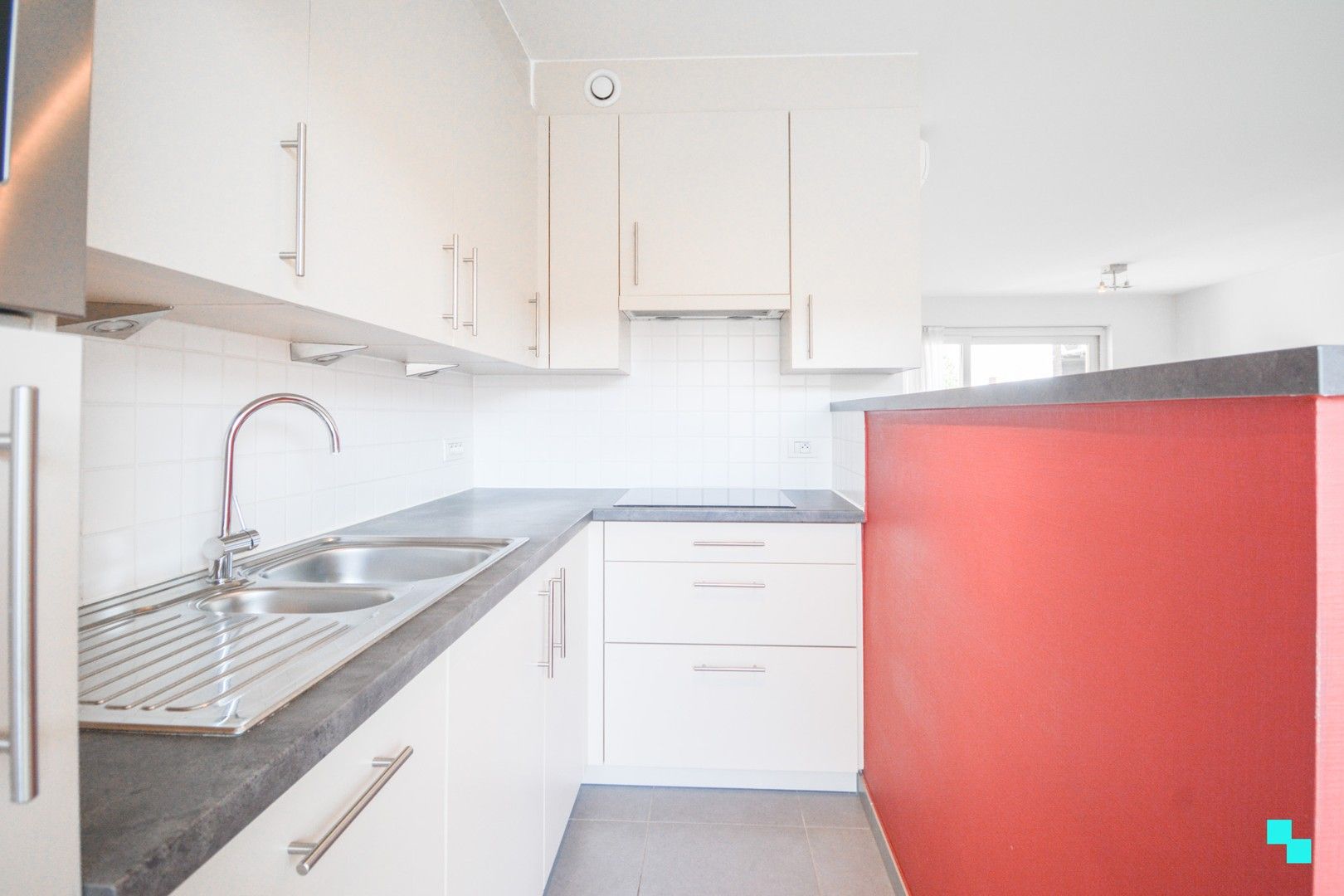 Instapklaar, energiezuinig appartement met staanplaats te Roeselare foto 5