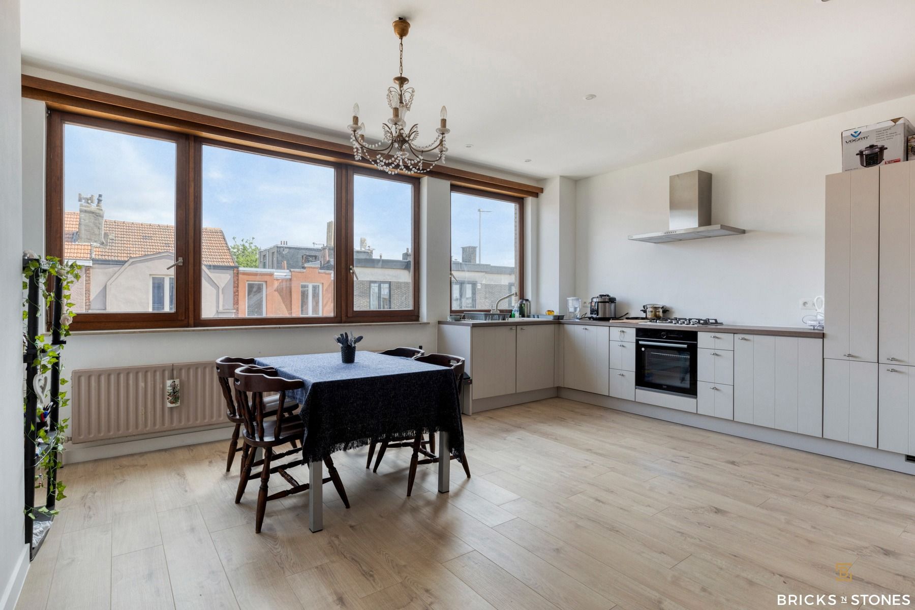 2 slaapkamer appartement met terras foto 3