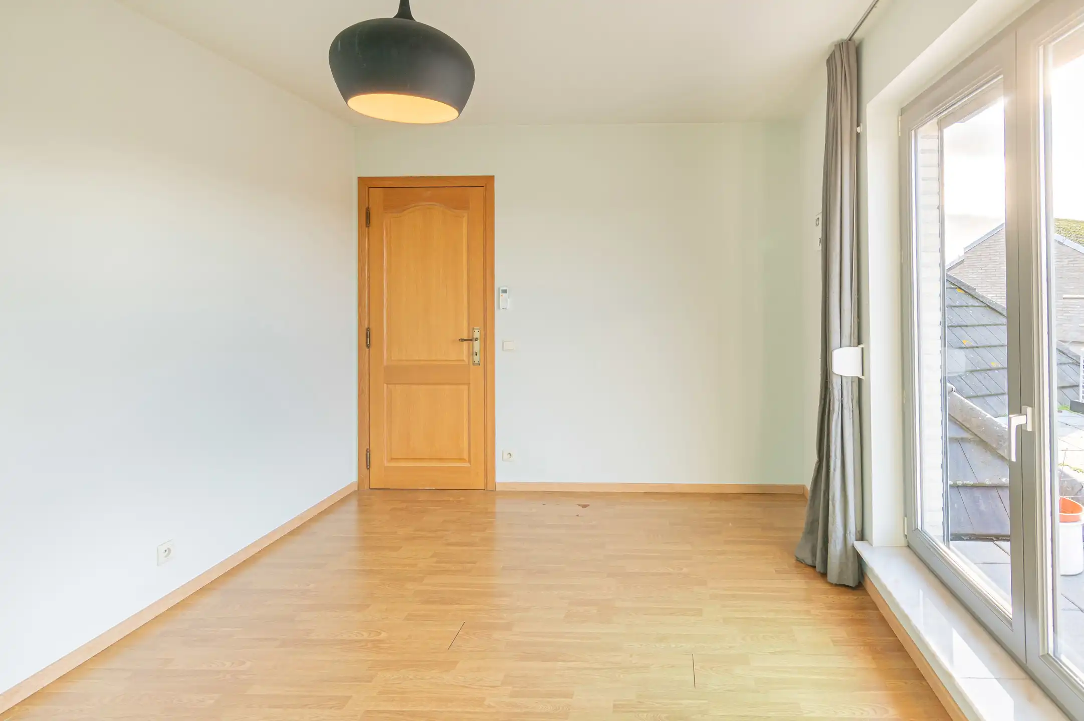 Ruim 2 slaapkamer dakappartement met terras en garage  foto 10