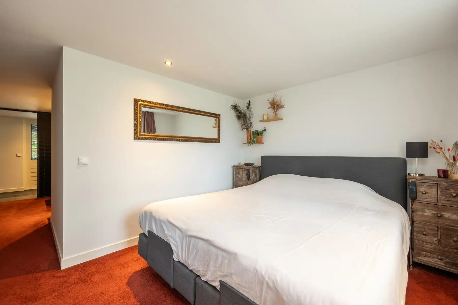 Gerenoveerde gezinswoning met zonrijke tuin op ca 1.081 m². foto 4