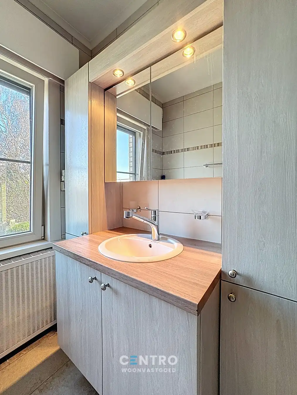 Interessant gelegen villa te Uitkerke met 3 slpks én 2 garages! foto 8