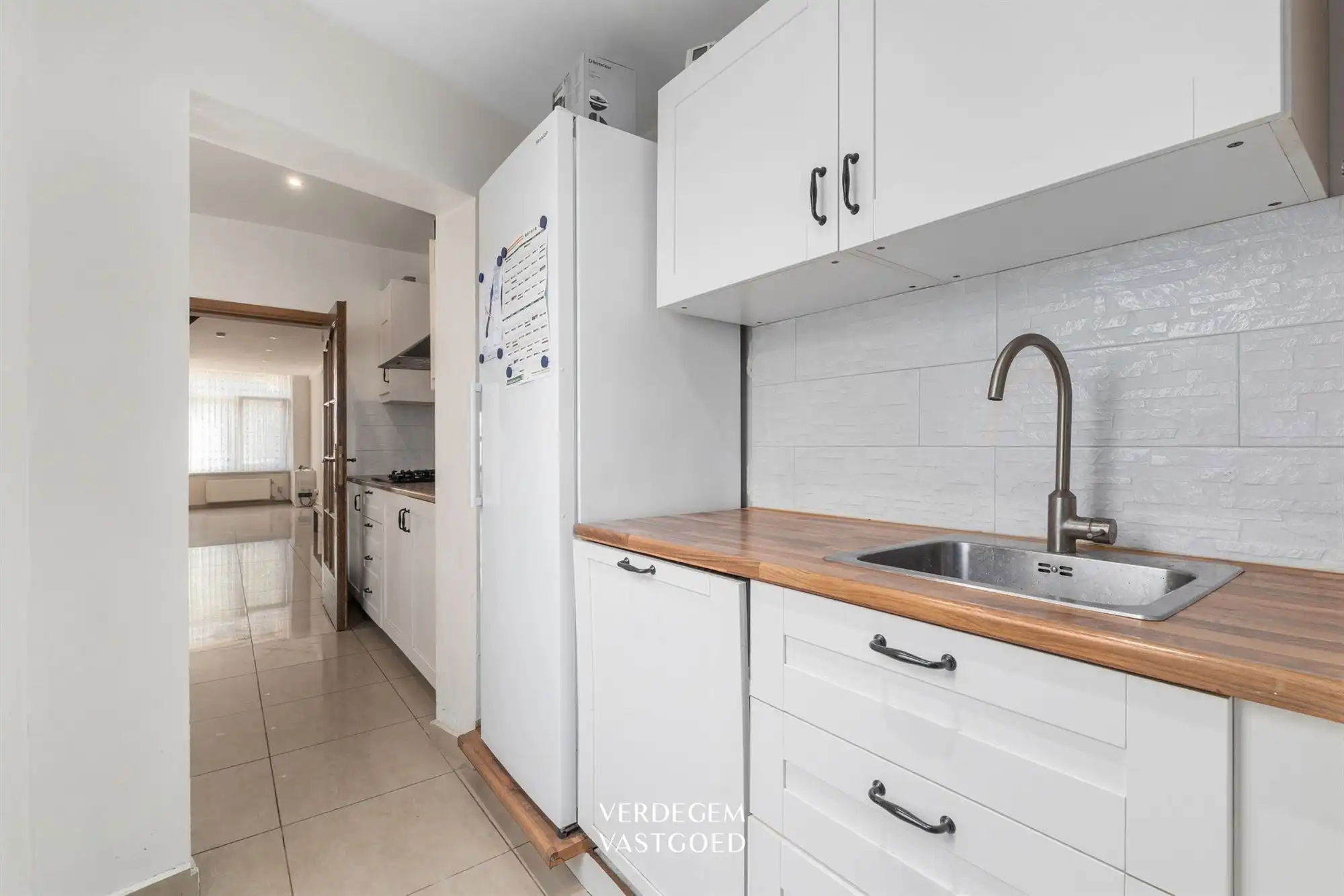 Instapklare woning met grote leefruimte en vier slaapkamers foto 6