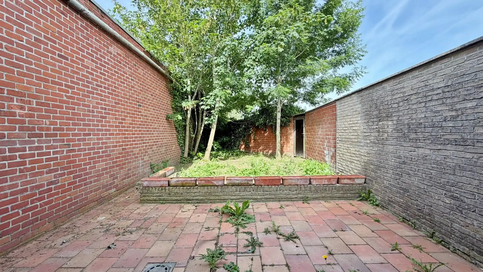 Charmante opgefriste woning met gezellige tuin en terras foto 12