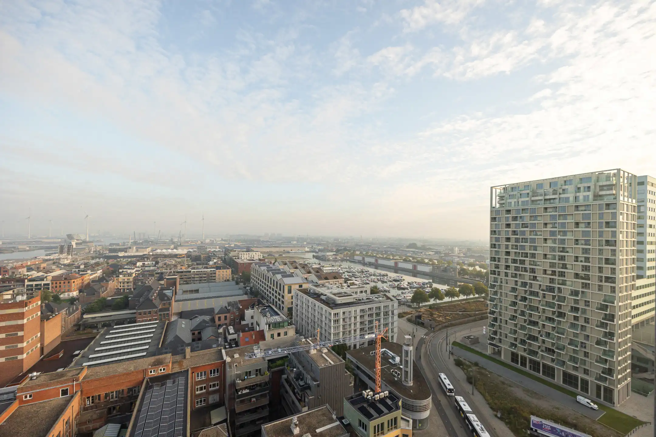 Uniek luxe appartement te residentie London Tower foto 7