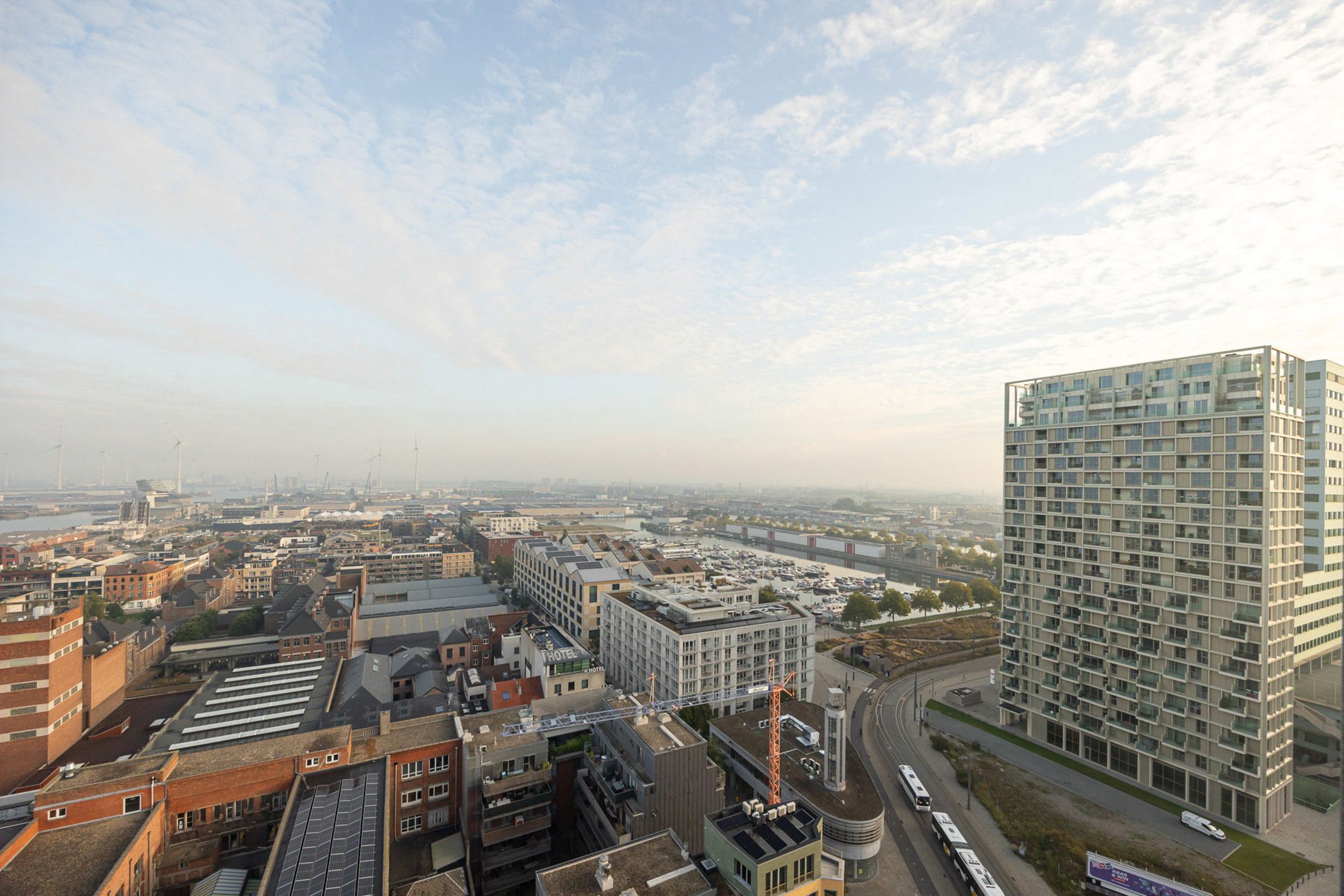 Uniek luxe appartement te residentie London Tower foto 7