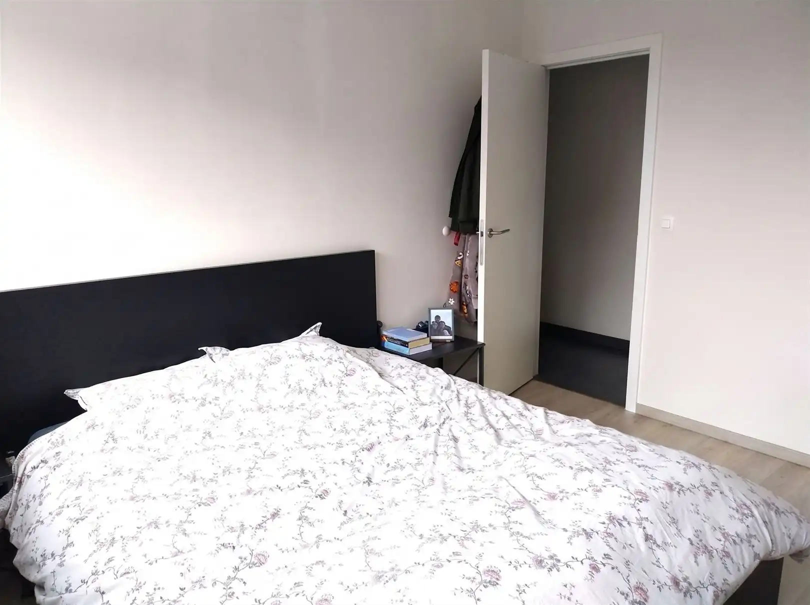 TE HUUR: Ruim appartement met 2 slaapkamers te Koersel! foto 7