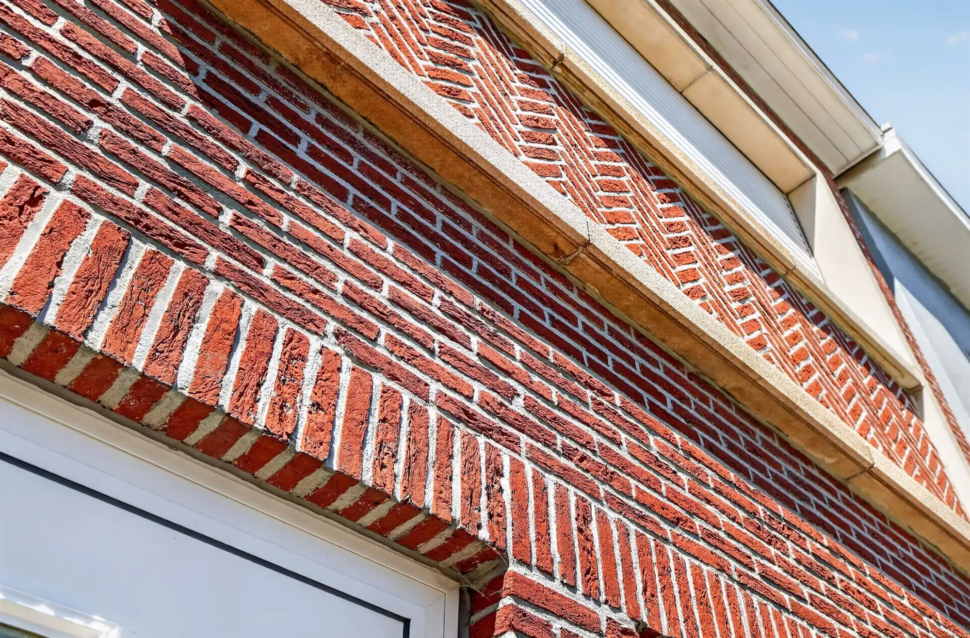 Instapklaar huis met 2 volwaardige slaapkamers en tuin in Deurne foto 2