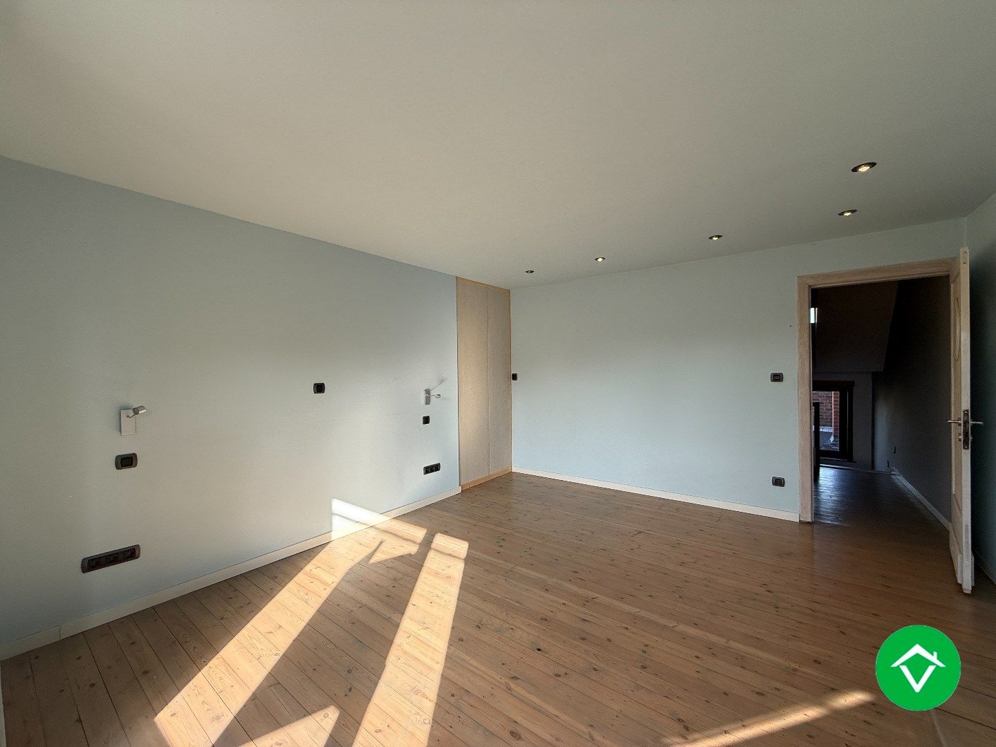 Ruime woning met 5 slaapkamers te Zwevezele  foto 16