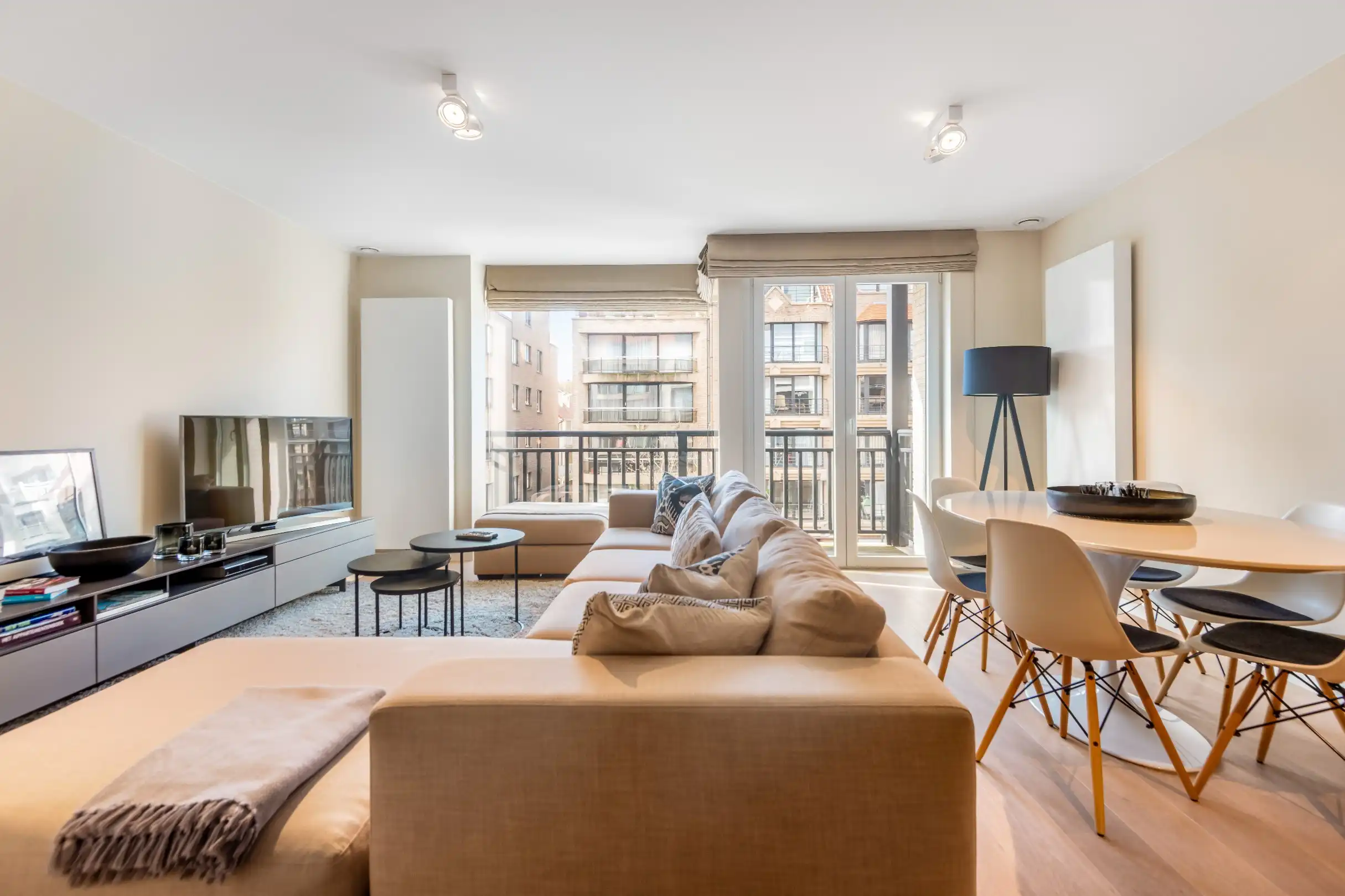 Recent zonnig appartement  met 2 slaapkamers gelegen in het centrum van Knokke.  foto 2