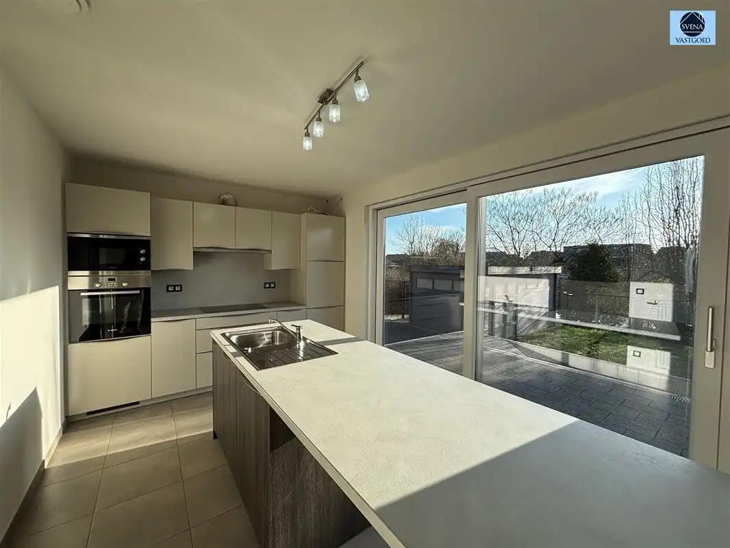 RUSTIG GELEGEN OPEN BEBOUWING MET 3 SLAAPKAMERS EN GARAGE foto 5