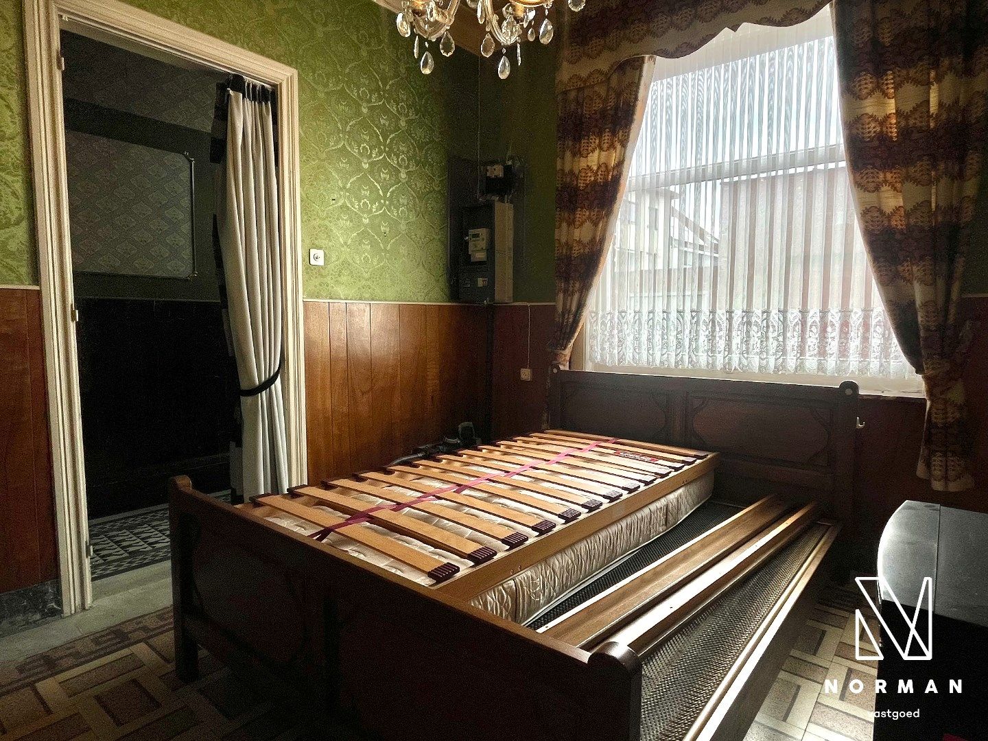 Te renoveren rijwoning te koop met tuin!  foto 4