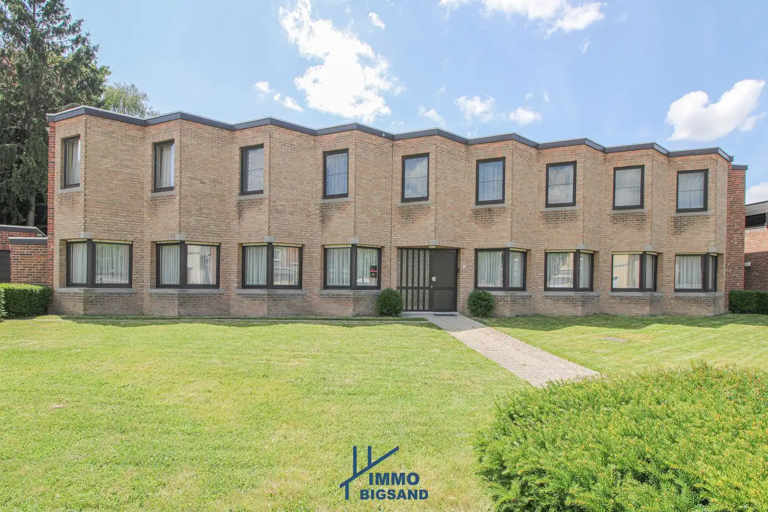 Ruime kloosterwoning op een perceel van 3082m² te koop met als zonering 'gelinkt met gemeenschapsvoorzieningen/zorgfunctie' foto 4