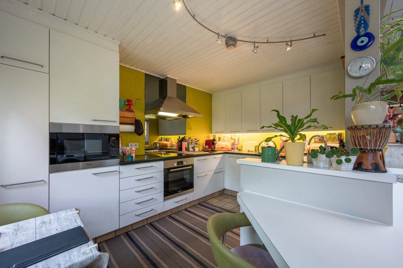 Instapklare woning met grote garage op een gegeerde locatie in Sint-Andries! foto 6