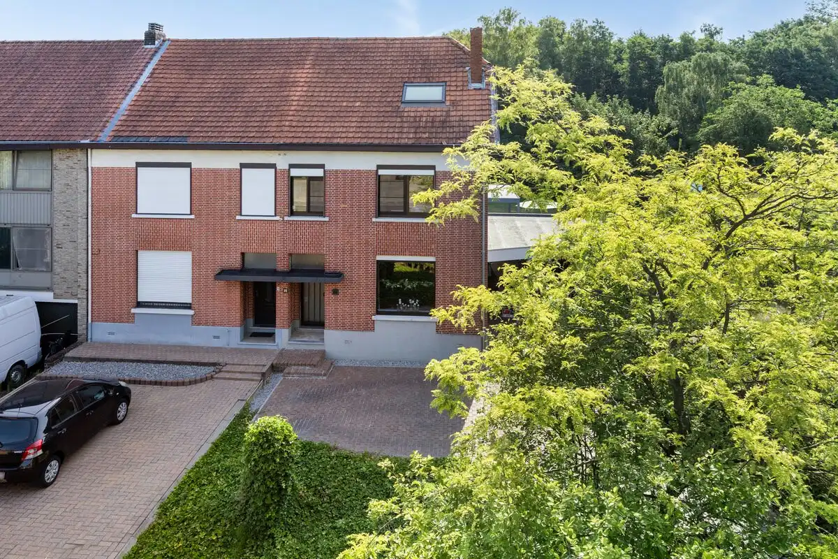 Ruim ingedeelde woning met 4 slpks op een mooi perceel van 21 are met achterliggend groen. foto 37