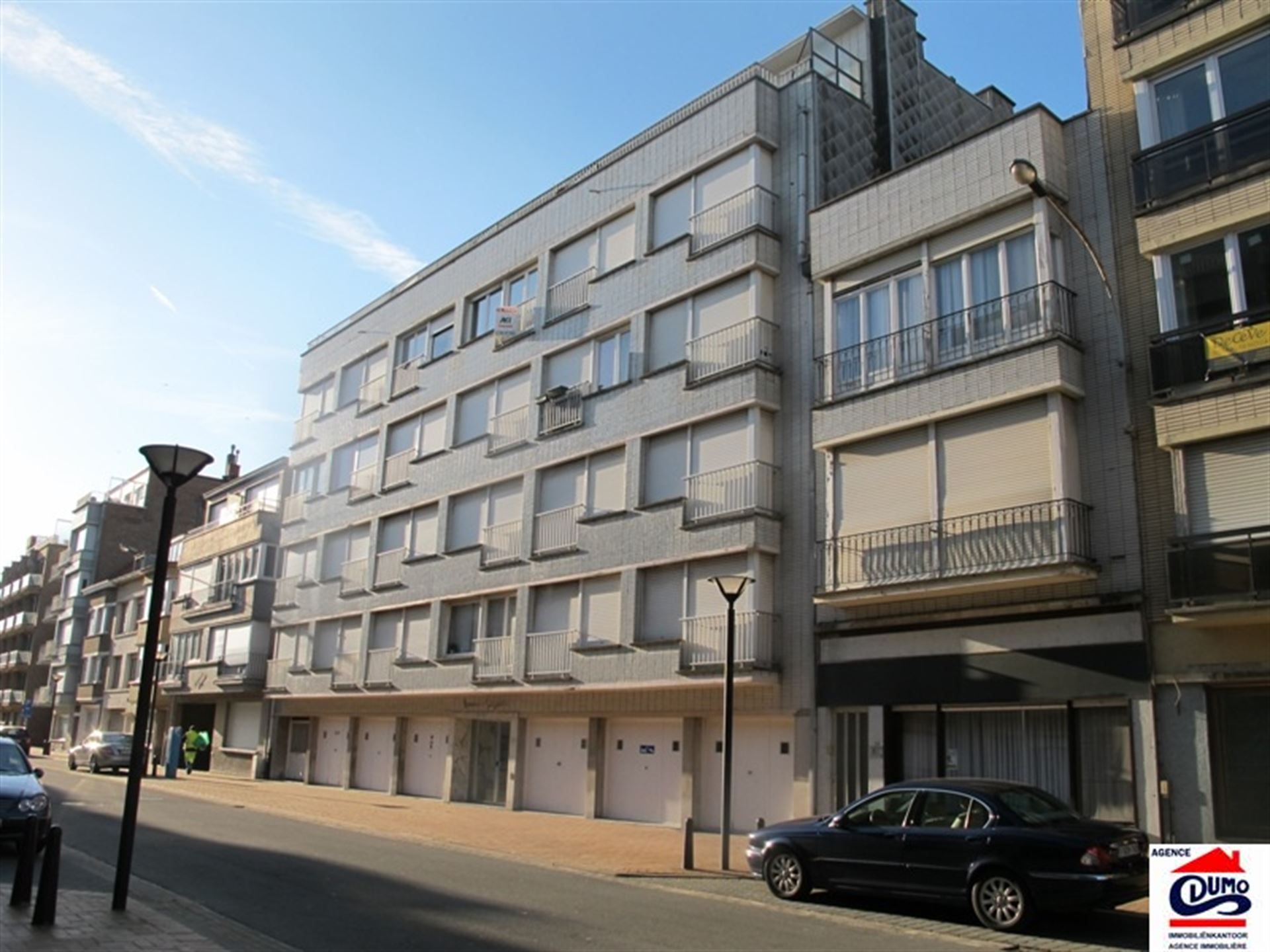 Gemeubeld appartement met twee slaapkamers foto 1