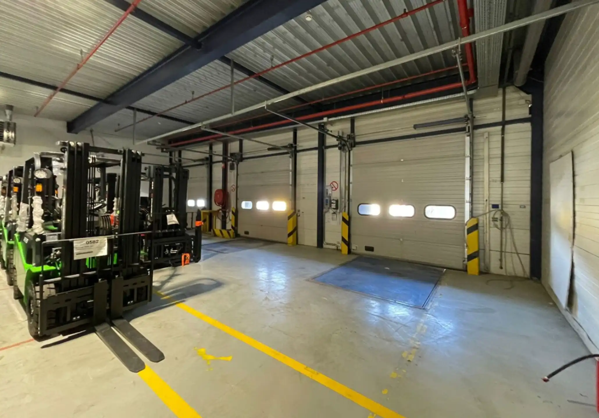 Logistieke ruimte met laadkades te huur te Beersel foto 6