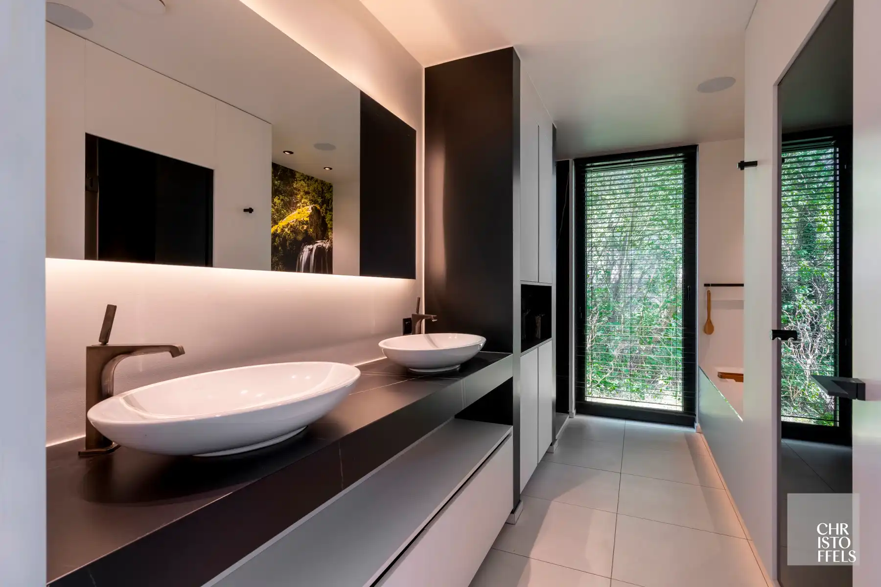 Multifunctioneel gebouw met 2 wooneenheden, kantoor en showroom op een perceel van 2.074 m²! foto 16